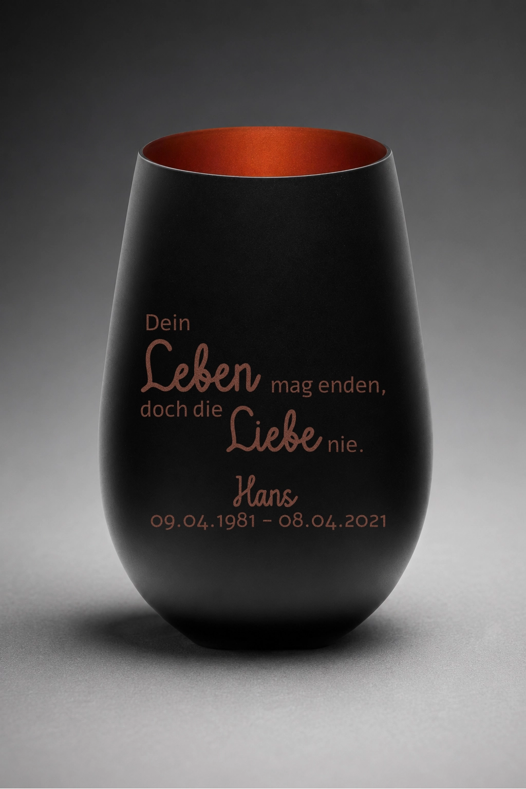Stölzle Trauerlicht, Gedenklicht, Erinnerungslicht mit personalisierter Gravur - Dein leben mag enden, doch die Liebe nie.