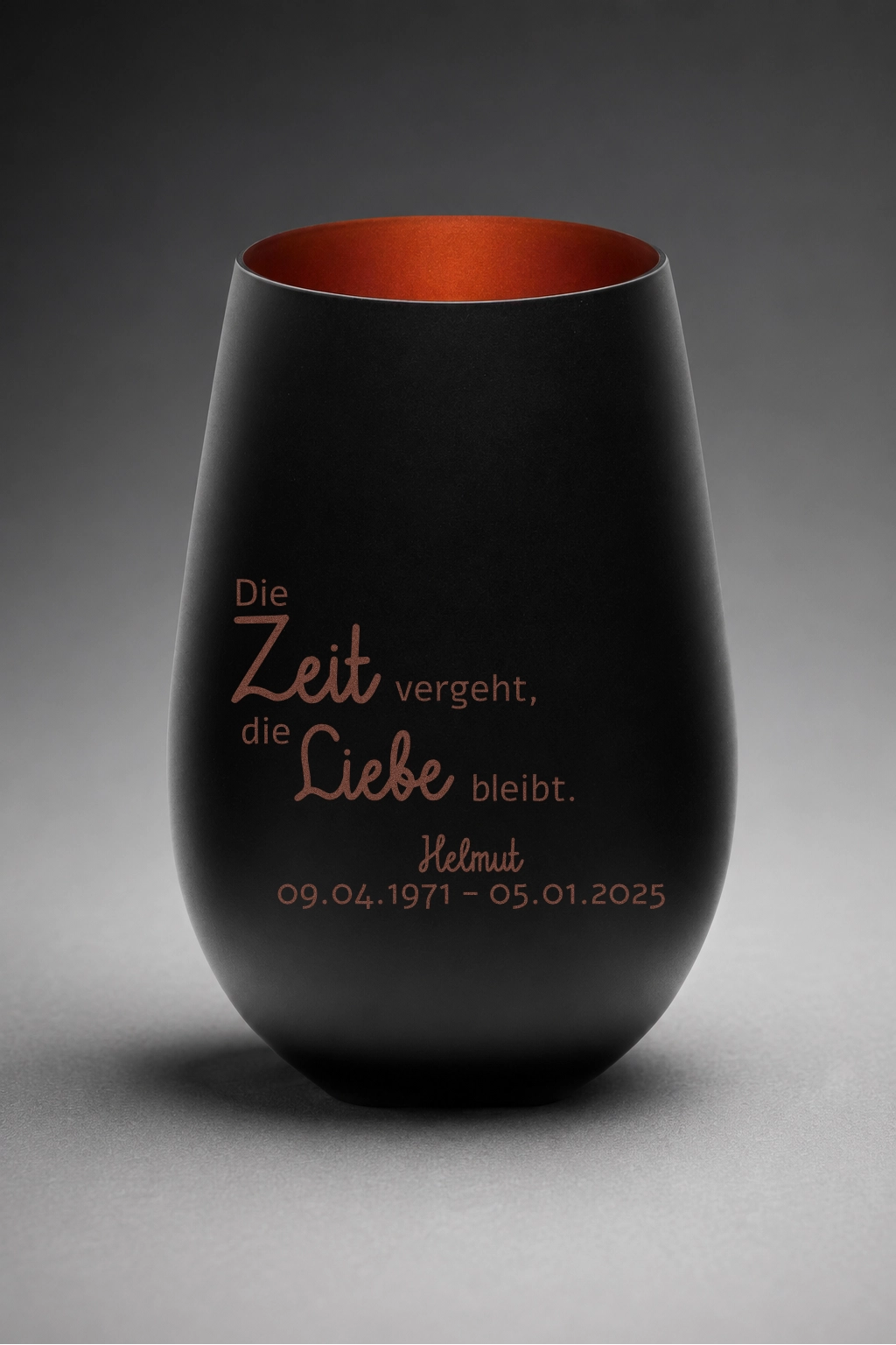 Stölzle Trauerlicht, Gedenklicht, Erinnerungslicht mit personalisierter Gravur - Die Zeit vergeht, die Liebe bleibt.