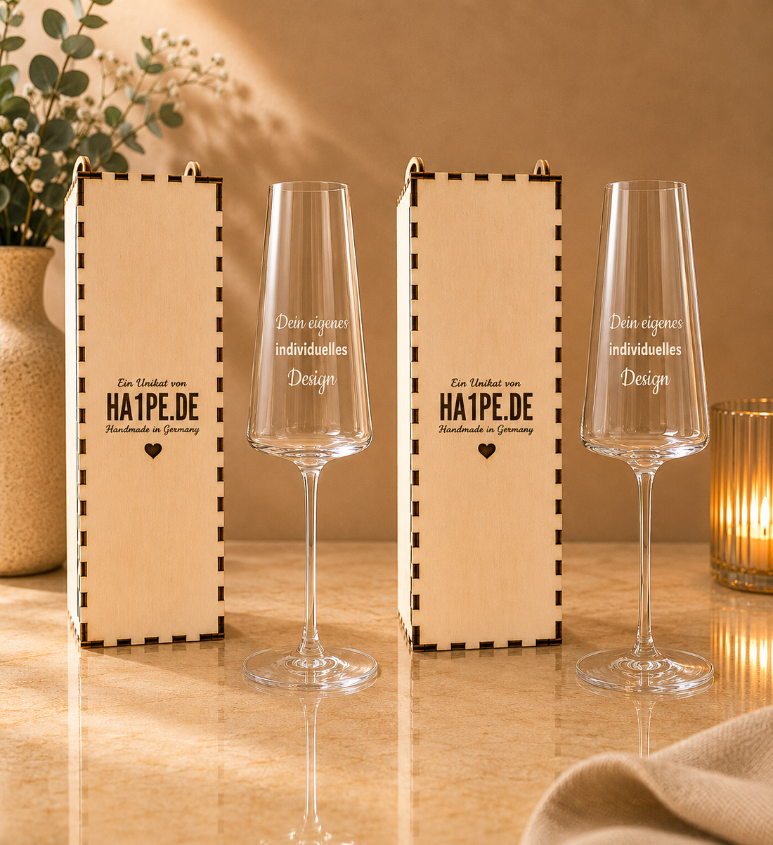 Zwei gravierte Sektgläser im edlen Geschenkset – personalisiertes Geschenk zum runden Geburtstag von Ha1pe.de