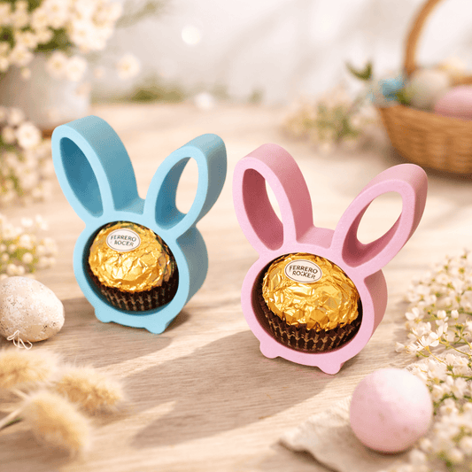 3D Druck Osterhase mit Loch für Rocher. Rosa und blau mit Rocher