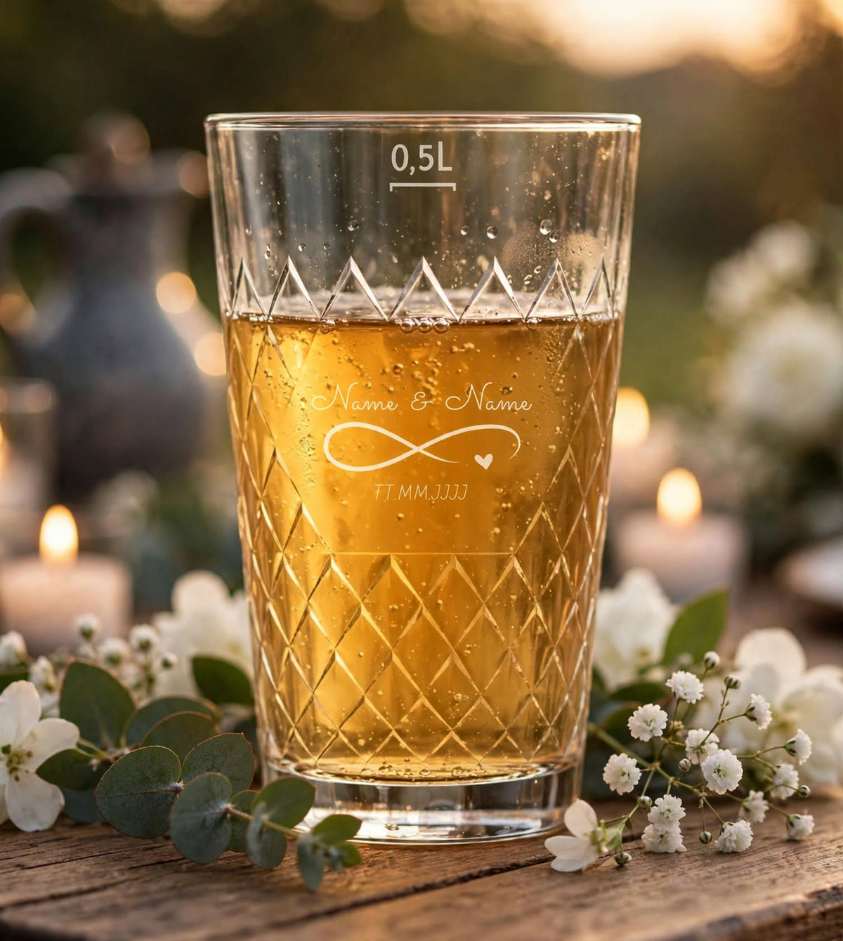Apfelweinglas zur Hochzeit mit Gravur – Infinity-Motiv mit Namen und Hochzeitsdatum, Rastal 0,5 L