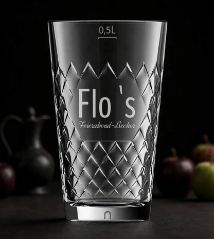 Rastal Apfelweinglas 0,5 L mit Gravur „Flo's Feierabend-Becher“ – personalisiertes Äppler-Glas