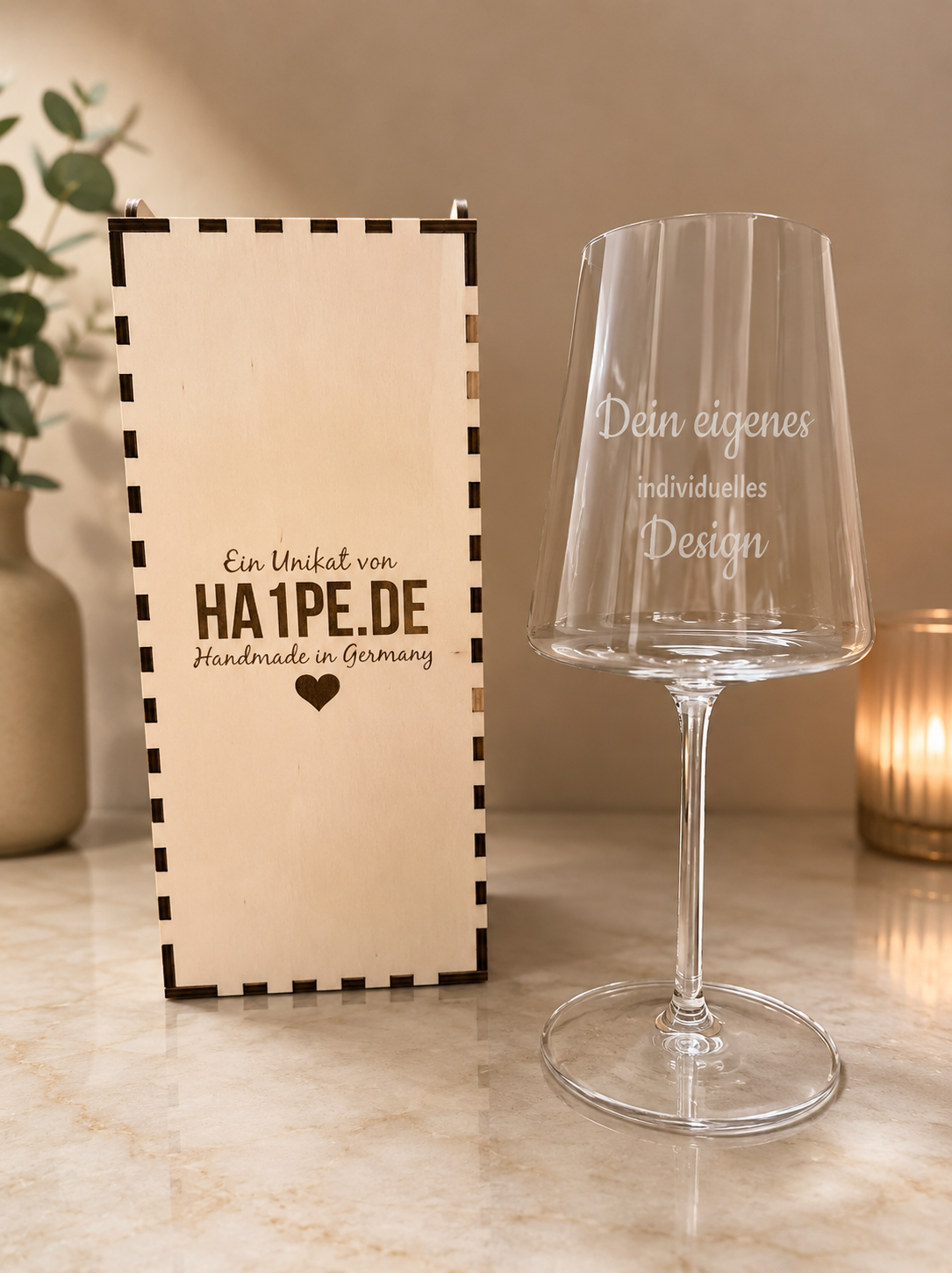 Personalisierte Holz-Geschenkbox mit Gravur für Rotweingläser – Ansicht von oben, verschlossen | Ha1pe.de