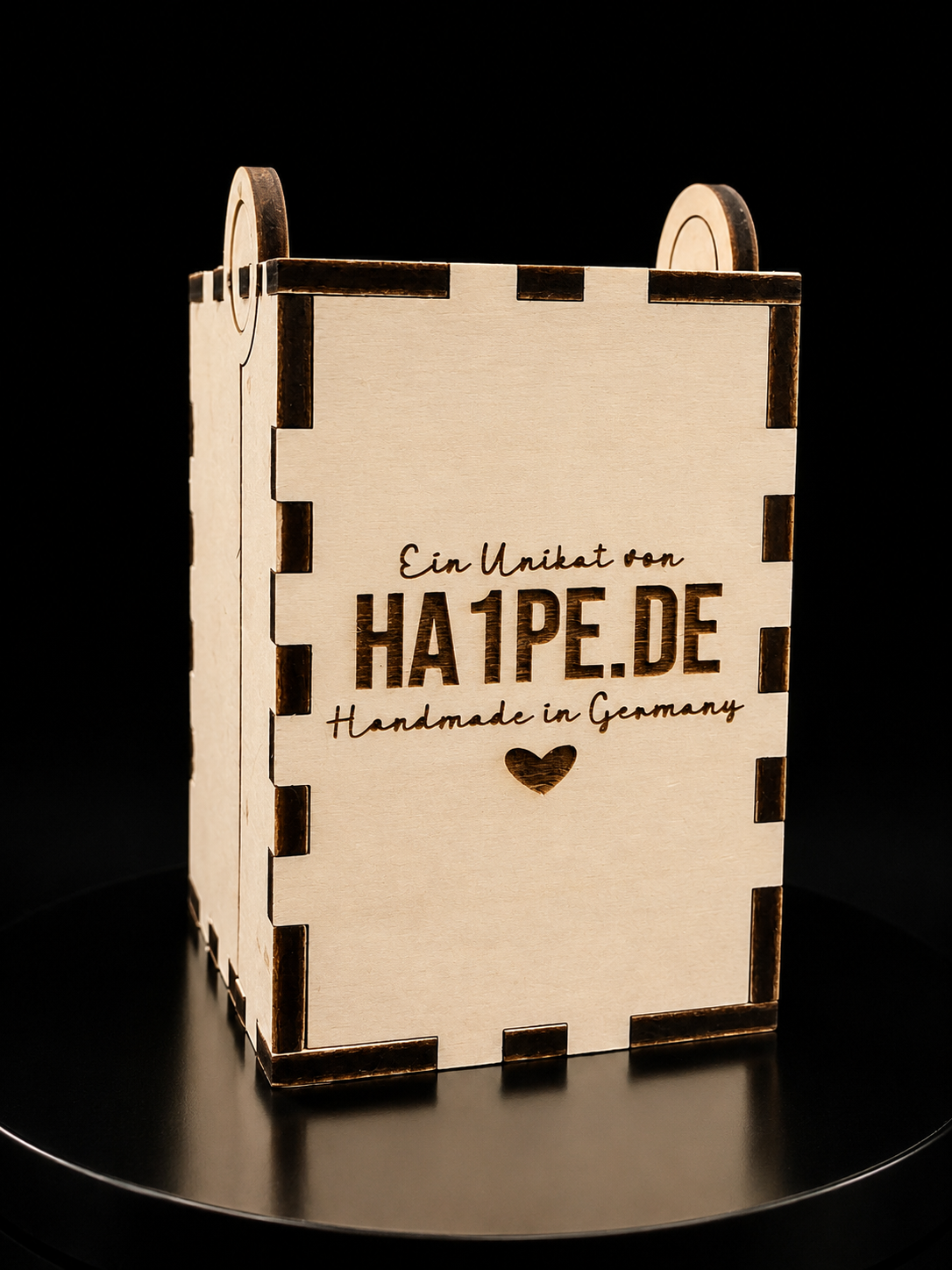 Geschenkbox für Kristall von oben geschlossen und versiegelt.