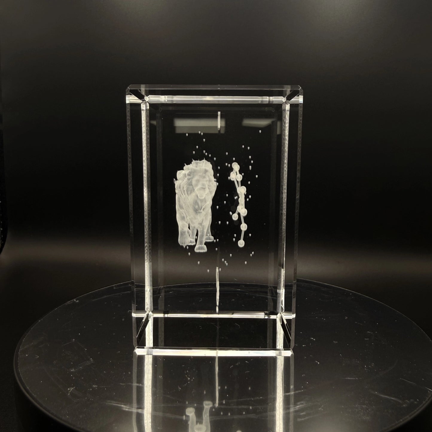 3D Kristall Sternzeichen Löwe Innengravur – Seitenansicht links