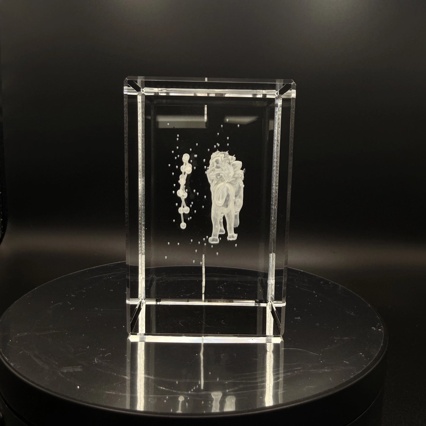 3D Kristall Sternzeichen Löwe Innengravur – Seitenansicht rechts