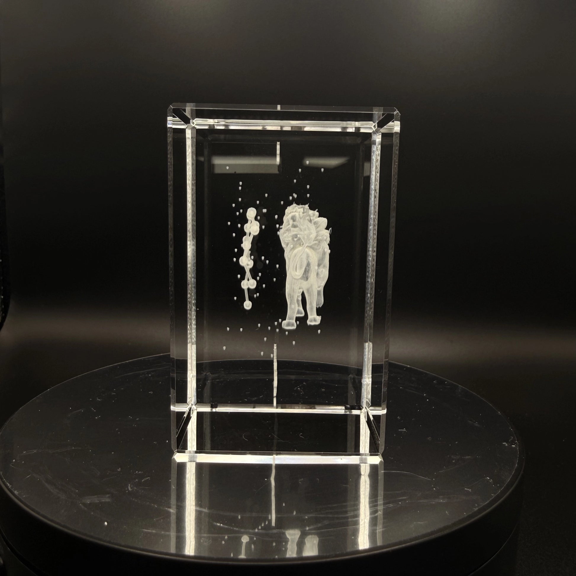 3D Kristall Sternzeichen Löwe Innengravur – Seitenansicht rechts