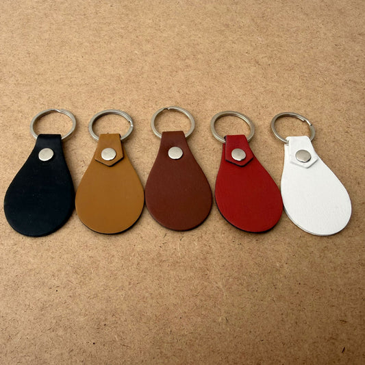 Personalisierter Schlüsselanhänger aus PU-Leder mit gravierter Wunschgestaltung, individuell anpassbar, ideal als persönliches Geschenk.