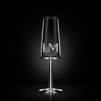Stölzle Lausitz Sektglas mit deiner eigenen Gravur, personalisiert, spülmaschinenfest und einzigartig wie du - Monogram
