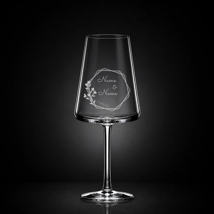 Weißweinglas mit deiner eigenen Gravur, personalisiert, spülmaschinenfest und einzigartig wie du - Fünfeck mit Blumen