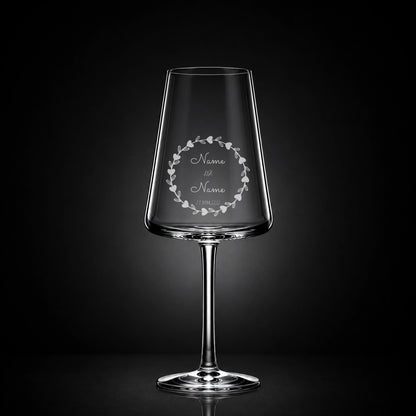 Weißweinglas mit deiner eigenen Gravur, personalisiert, spülmaschinenfest und einzigartig wie du - Kreis mit Herzen