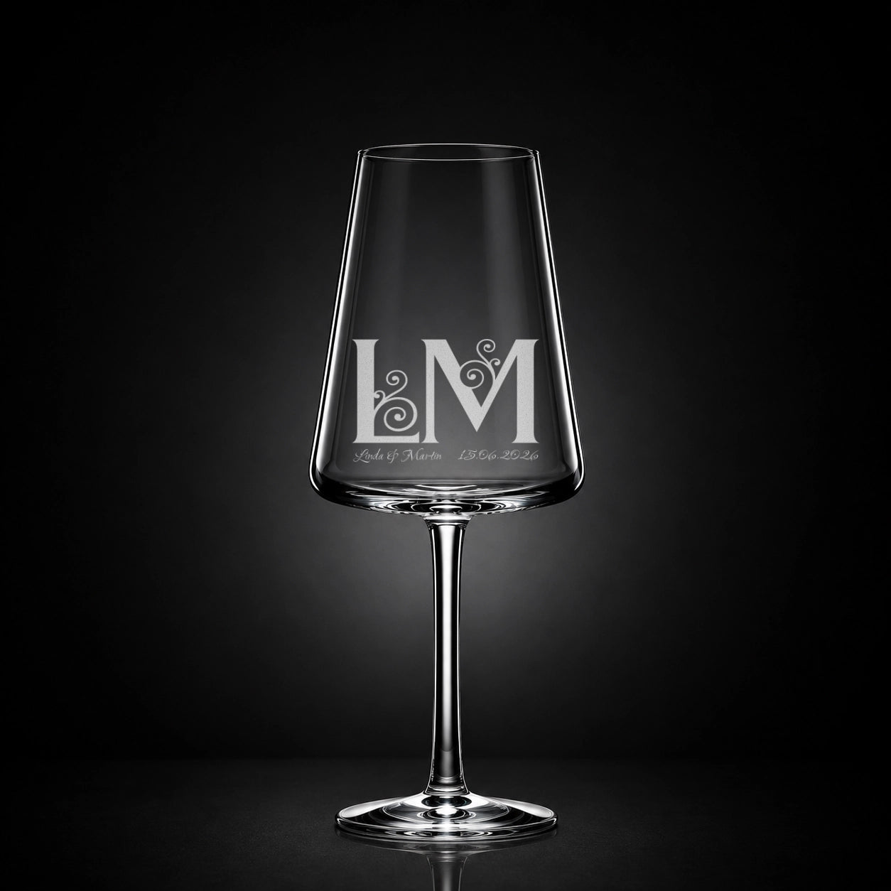 Weißweinglas mit deiner eigenen Gravur, personalisiert, spülmaschinenfest und einzigartig wie du - Monogram