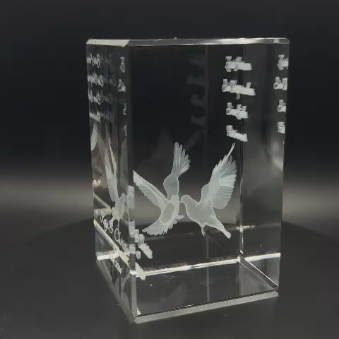 Video: personalisierte Kristall 3D Gravur Hochzeitto rotierend 
